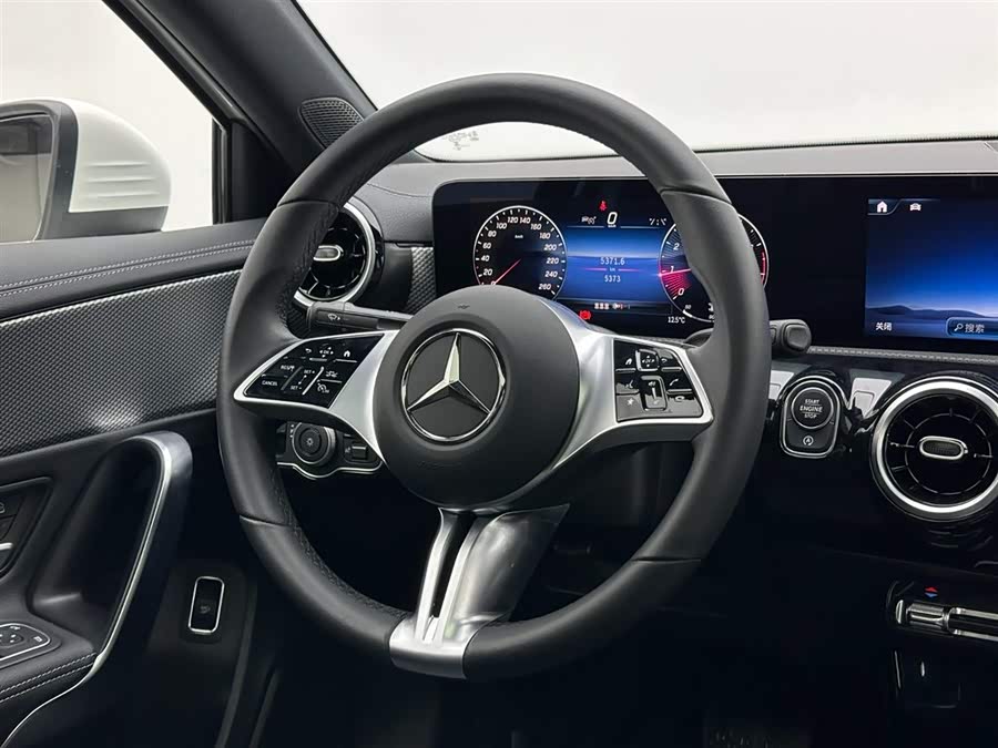 Mercedes-Benz A Class 2024 immagine di auto #11