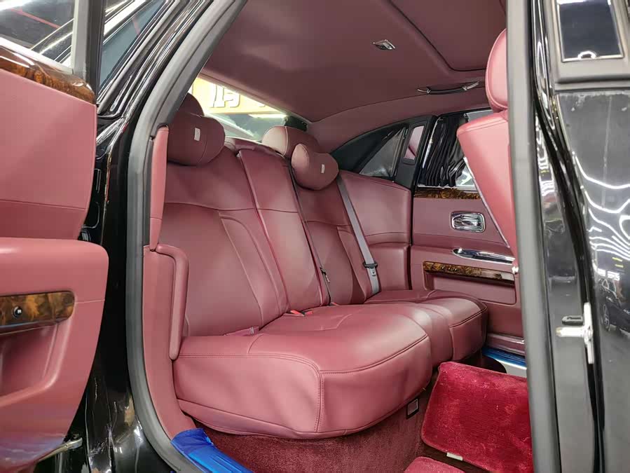 Rolls-Royce Ghost 2011 car image #11