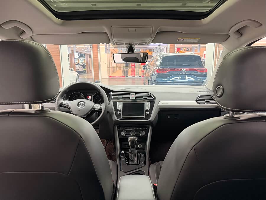Volkswagen Tiguan L 2018 car image #11