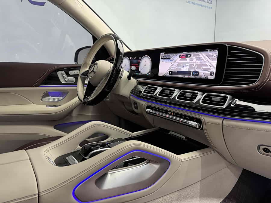 Mercedes-Benz Maybach GLS 2024 imagen de coche #11