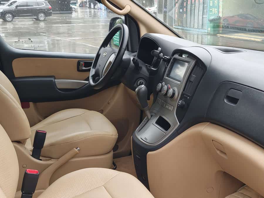 Hyundai H-1 2013 car image #11