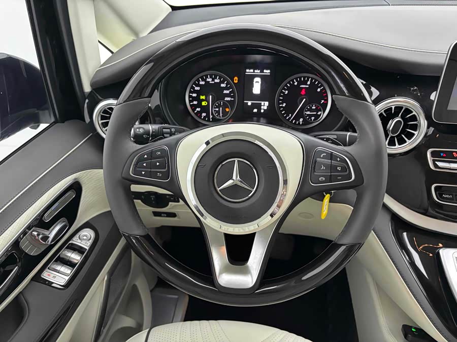 Mercedes-Benz Vito 2023 car image #11