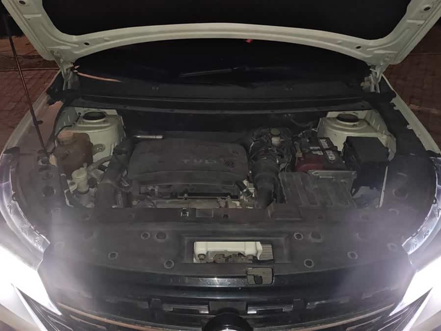 Forthing T5 2019 #11 Forthing T5 2019 صورة سيارة #11