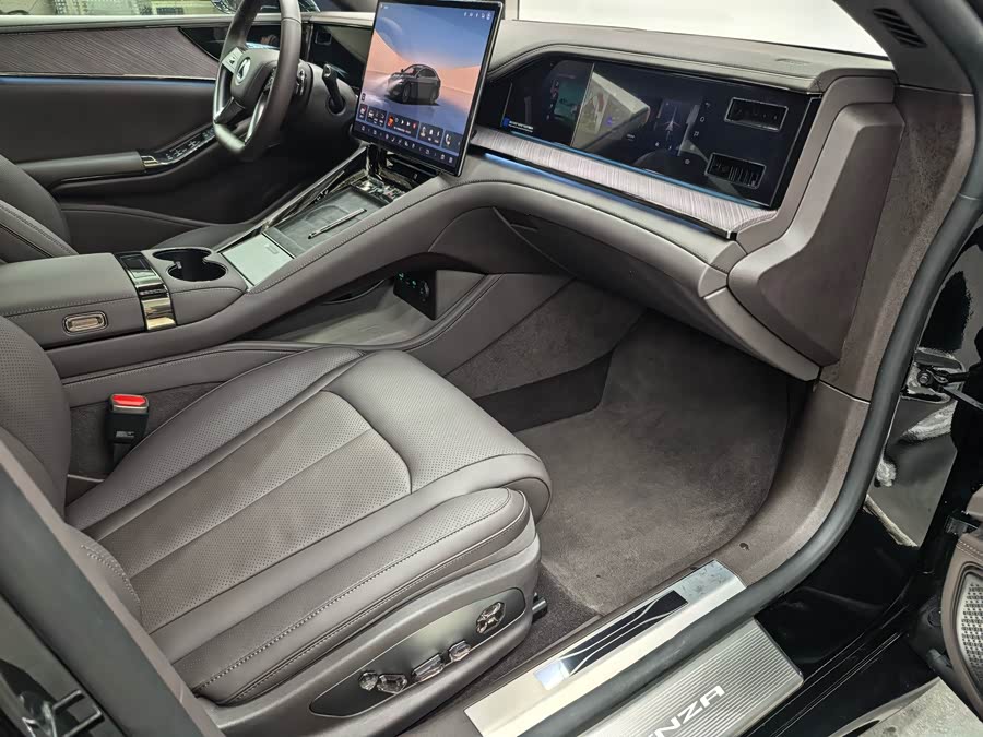 Denza Z9 2024 car image #11