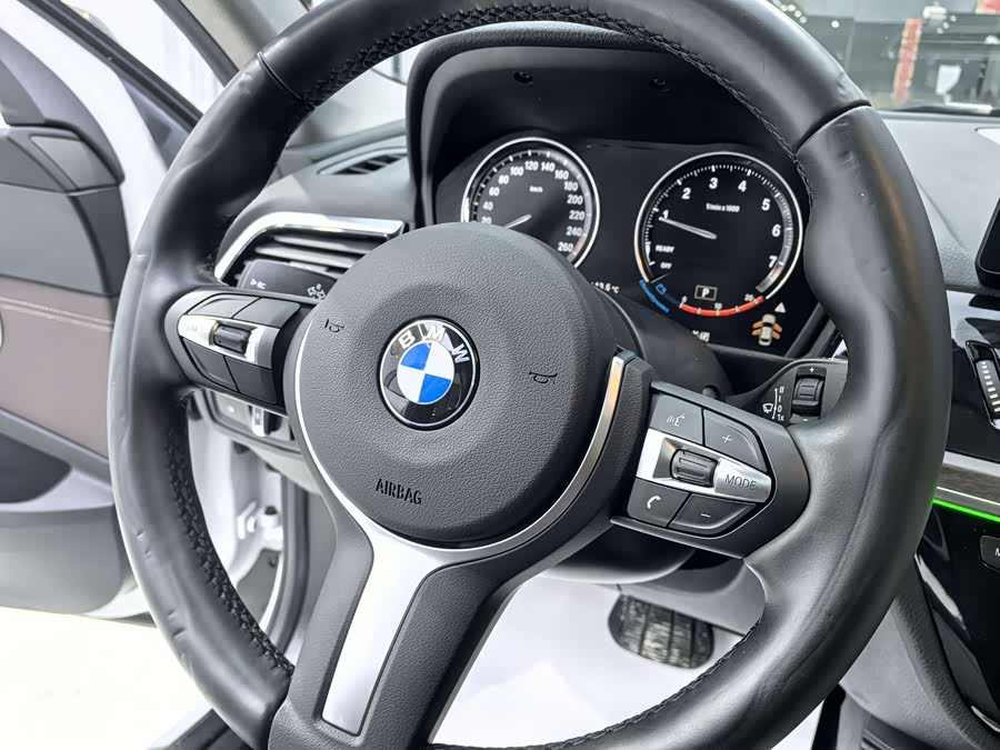 BMW 1 Series 2023 صورة سيارة #11