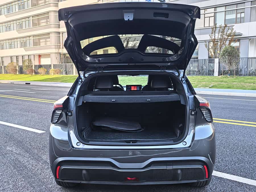 MG 4 EV 2024 car image #11