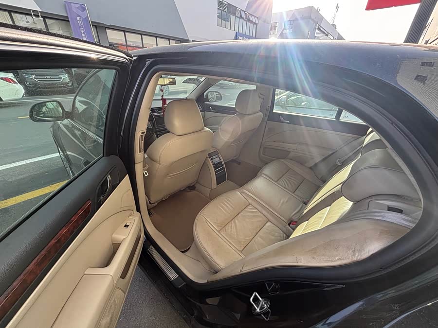 Skoda Superb 2010 car image #11