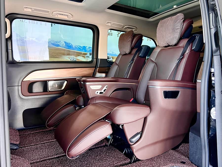 Mercedes-Benz V Class 2023 immagine di auto #11