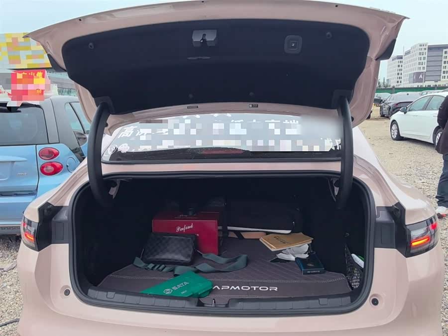 零跑汽车 零跑B01 2025 汽车图片 #11