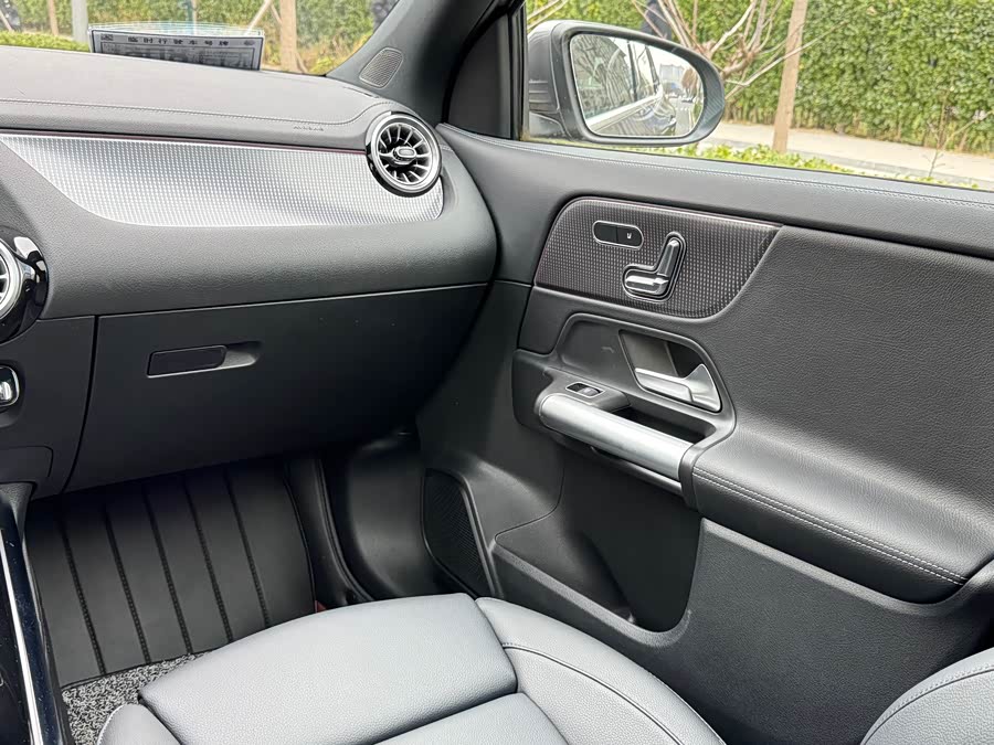 Mercedes-Benz GLA Class 2023 #11 Mercedes-Benz GLA Class 2023 car image #11