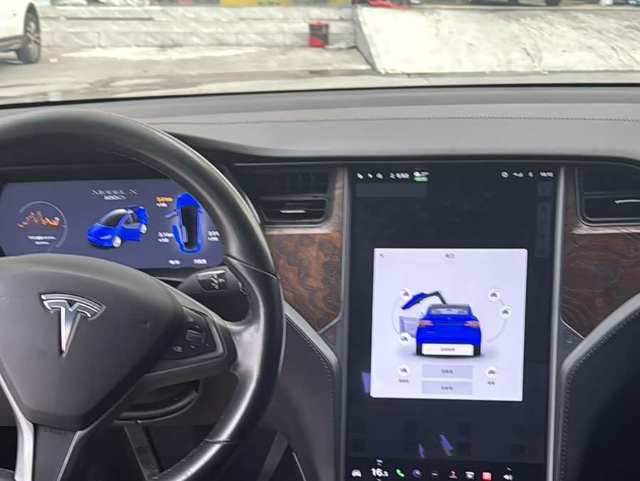 Tesla Model X 2018 car image #11