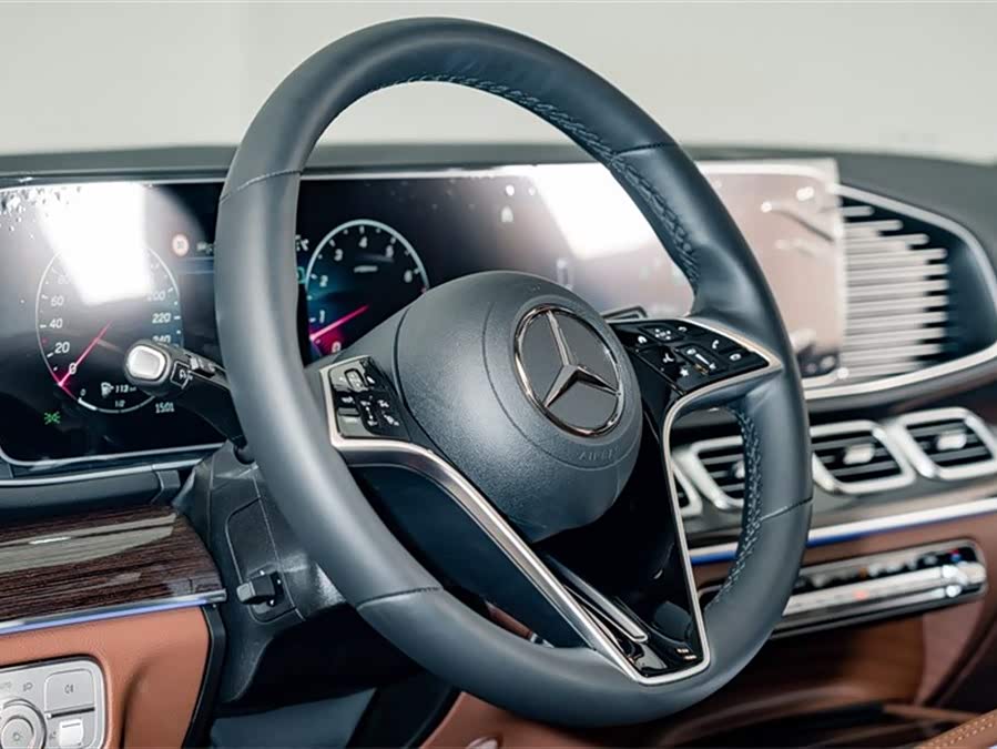 Mercedes-Benz GLE Class 2025 car image #11