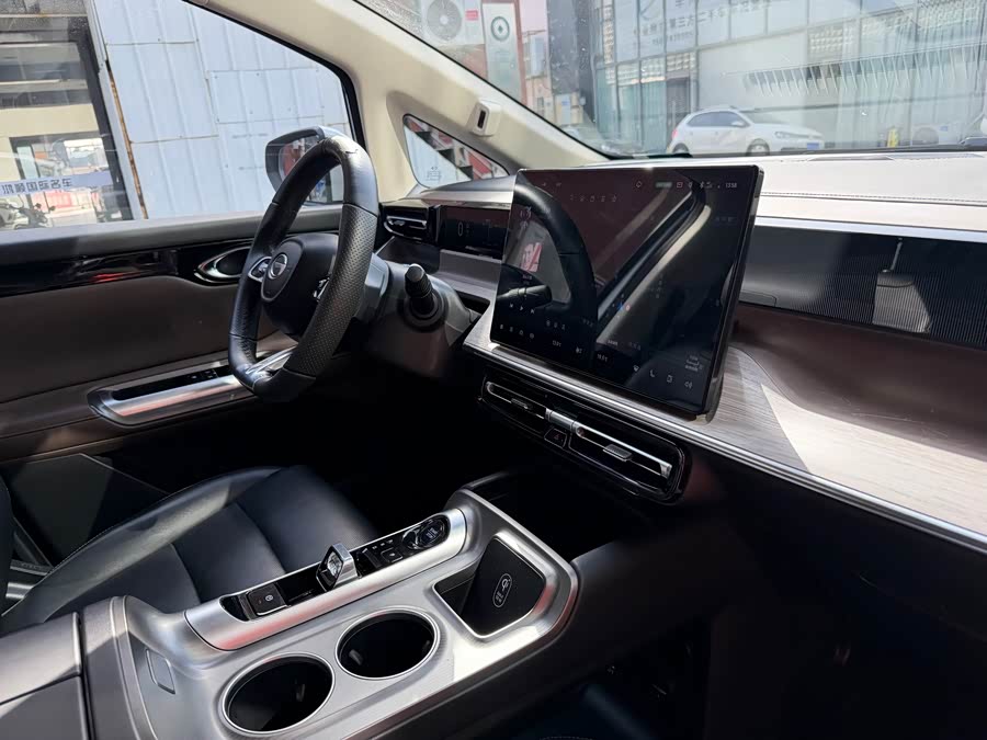 GAC Trumpchi E8 New Energy 2024 car image #11