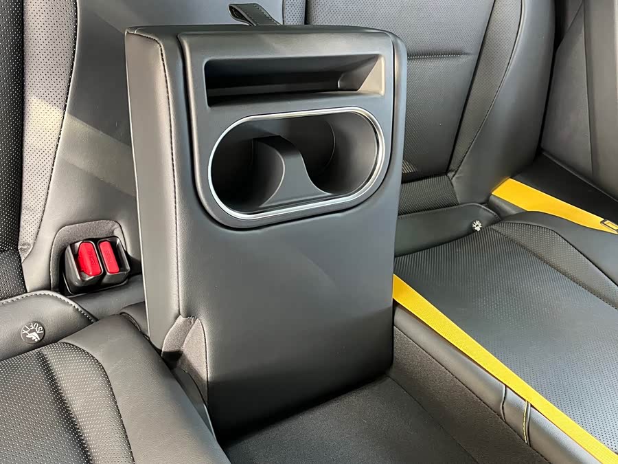 Toyota bZ5 2025 immagine di auto #11