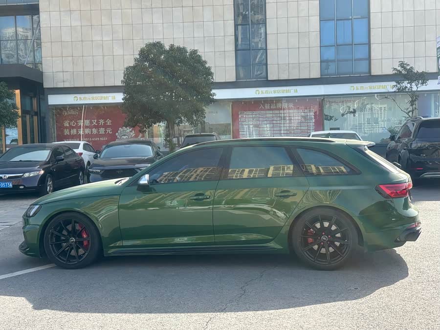 Audi RS 4 2019 car image #11