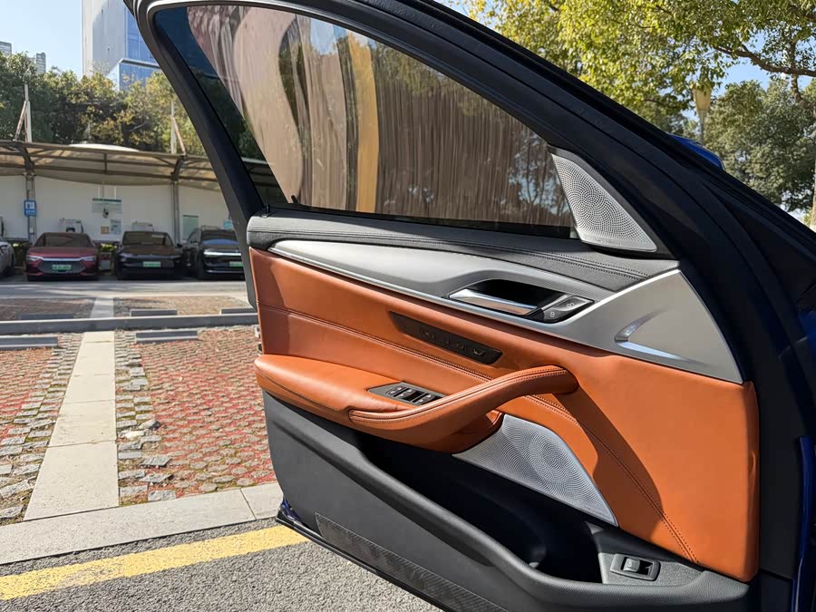 BMW M5 2018 car image #11