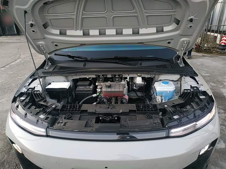 零跑汽车 零跑B01 2025 汽车图片 #11