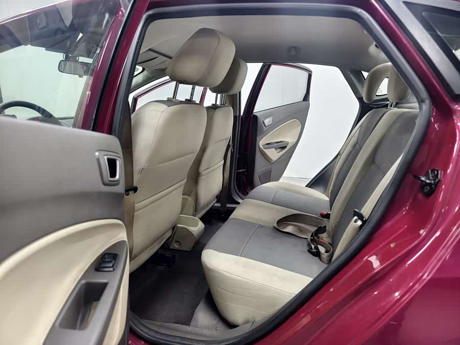 Ford Fiesta 2012 car image #11