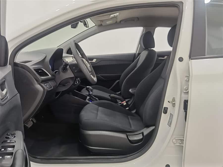 Hyundai Verna 2017 car image #11