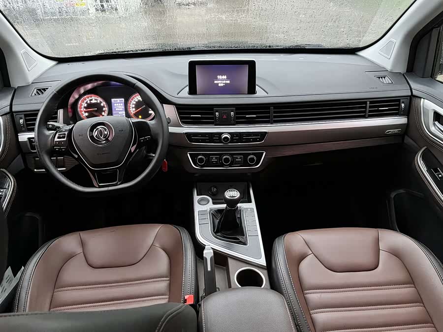 Forthing JOYEAR X6 2017 #11 Forthing JOYEAR X6 2017 car image #11