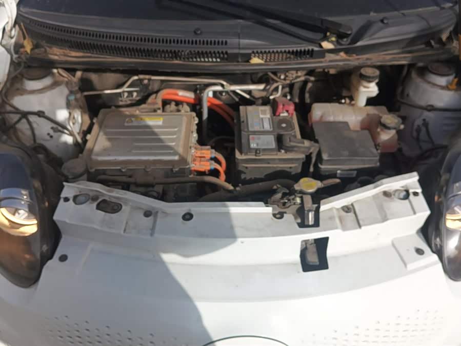 BYD e1 2020 car image #11