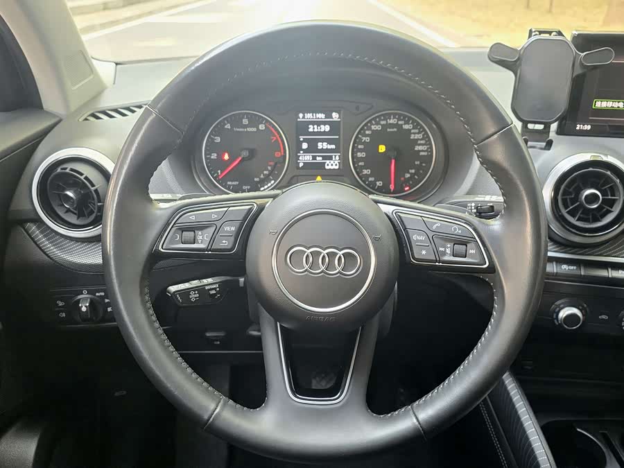 Audi Q2L 2022 car image #11