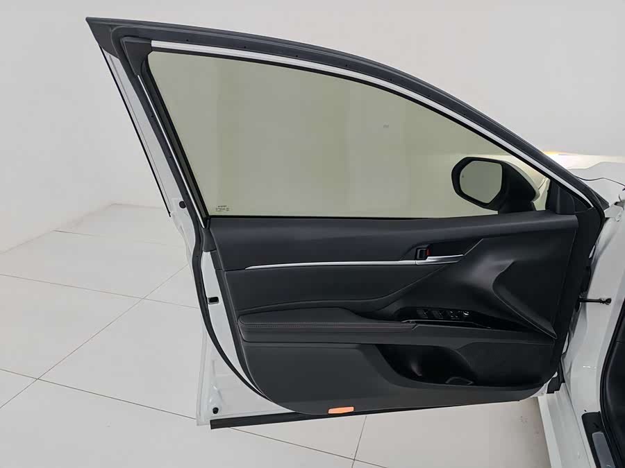 Toyota Camry 2022 car image #11
