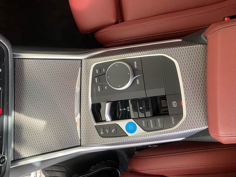 BMW i3 2024 car image #11