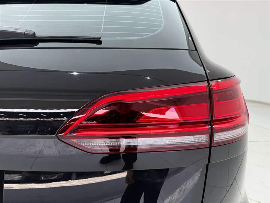 Volkswagen Touareg 2023 immagine di auto #11