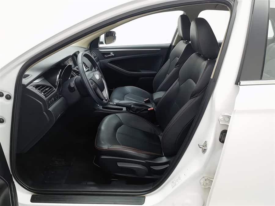 2015 car image #11