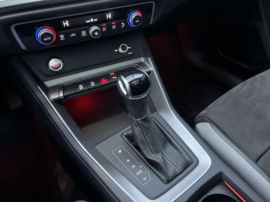 Audi Q3 2022 car image #11