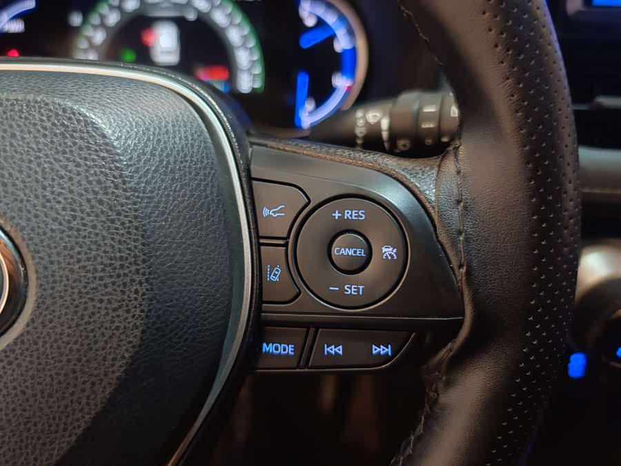 Toyota RAV4 2020 car image #11