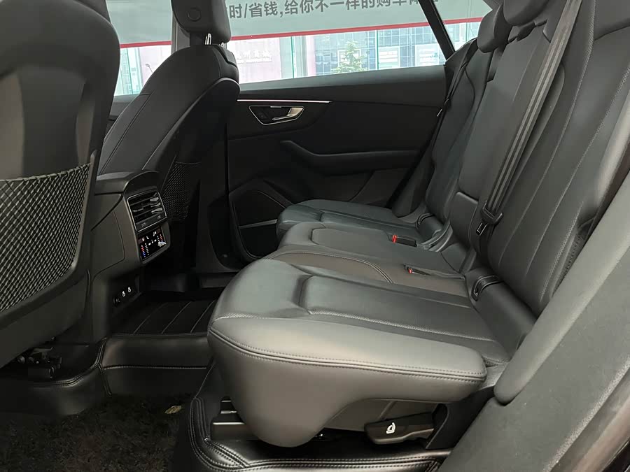 Audi Q8 2022 car image #11