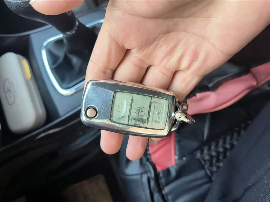 Forthing SX6 2016 car image #11