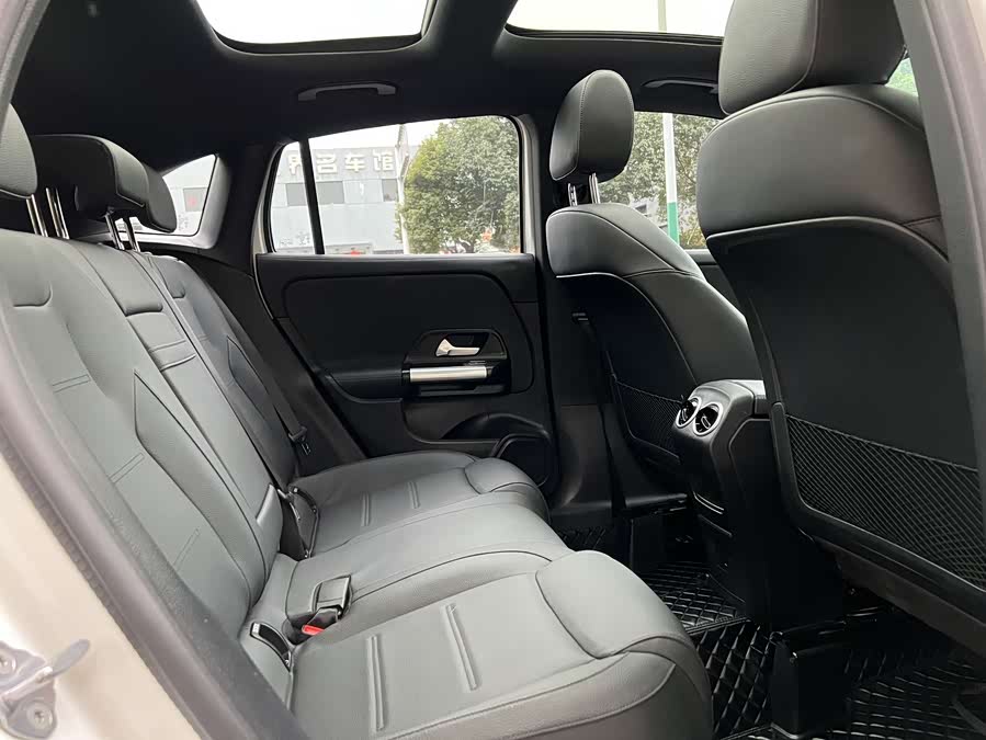 Mercedes-Benz GLA Class 2023 car image #11