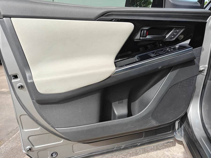 Toyota bZ4X 2022 immagine di auto #11