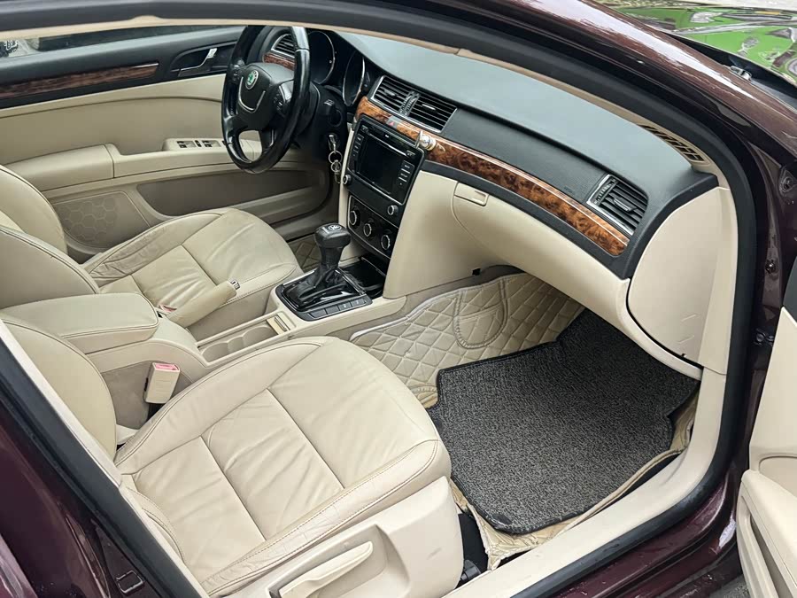 Skoda Superb 2012 image de voiture #11