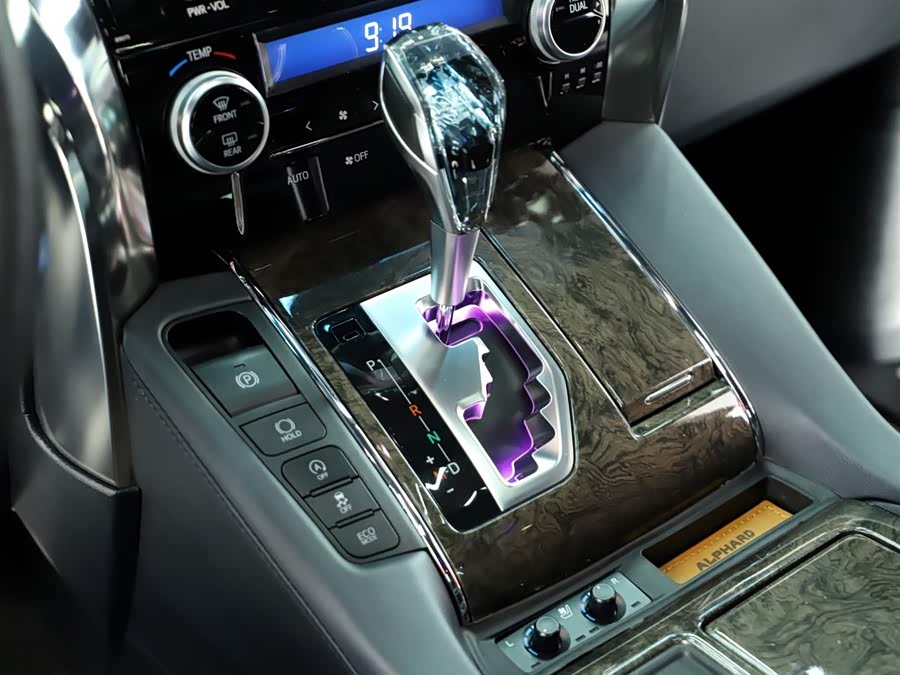 Toyota Alphard 2019 car image #11