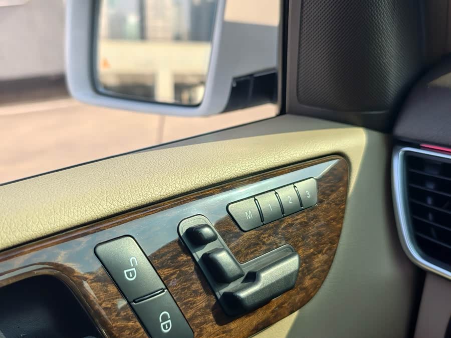 Mercedes-Benz M Class 2015 صورة سيارة #11