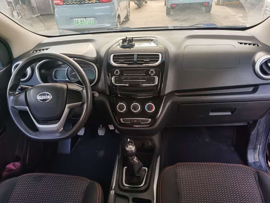 SWM X2 2021 изображение автомобиля #11