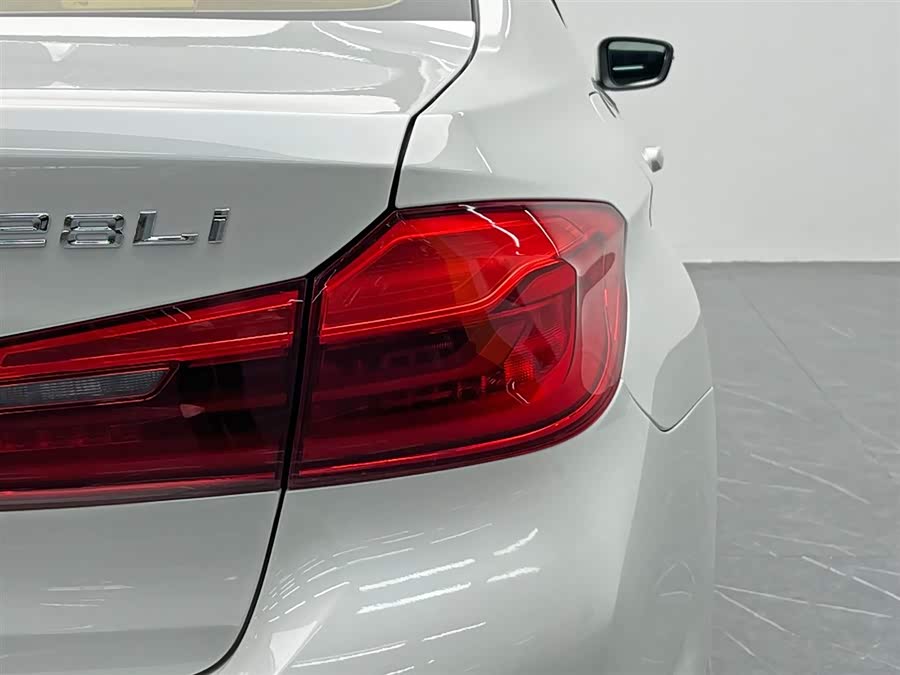 BMW 5 Series 2017 car image #11