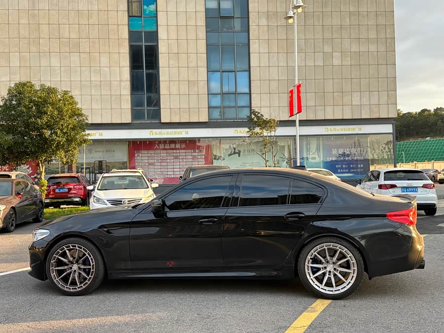 BMW M5 2019 car image #11