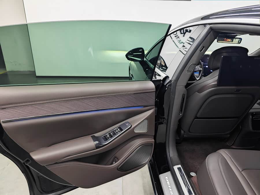 Denza Z9 2024 #11 Denza Z9 2024 car image #11