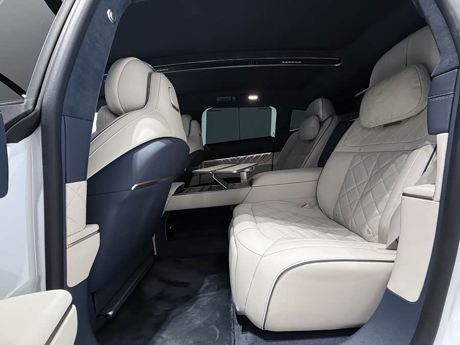 NIO ET9 2025 car image #11