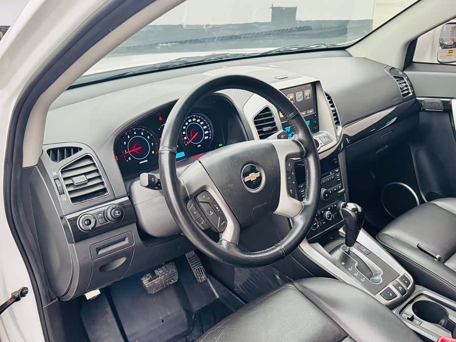 Chevrolet Captiva 2015 immagine di auto #11