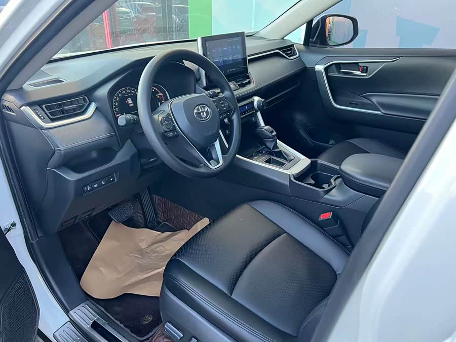 Toyota RAV4 2021 صورة سيارة #11