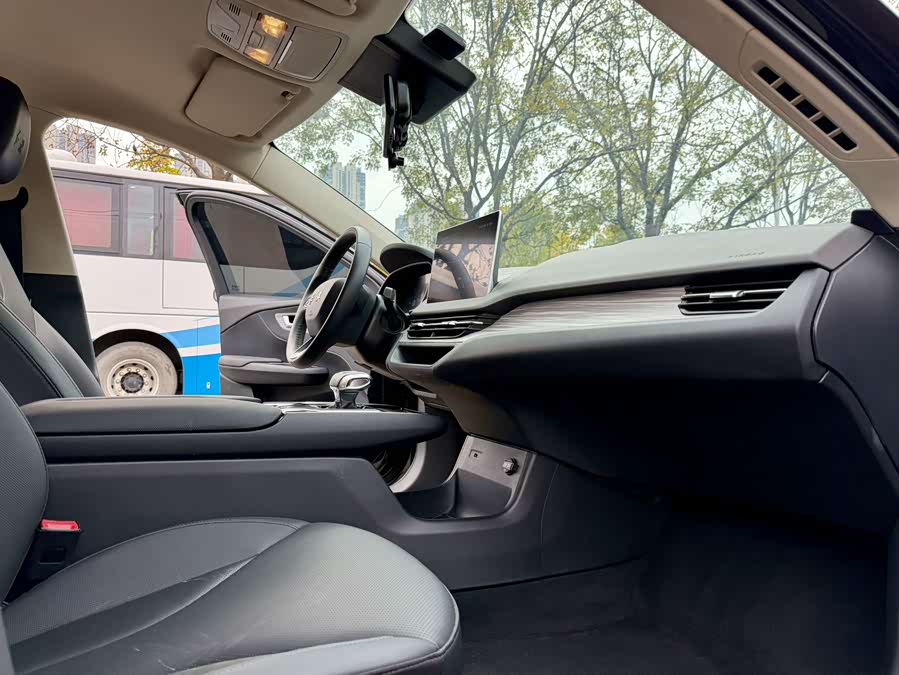 HongQi E-QM5 2024 car image #11