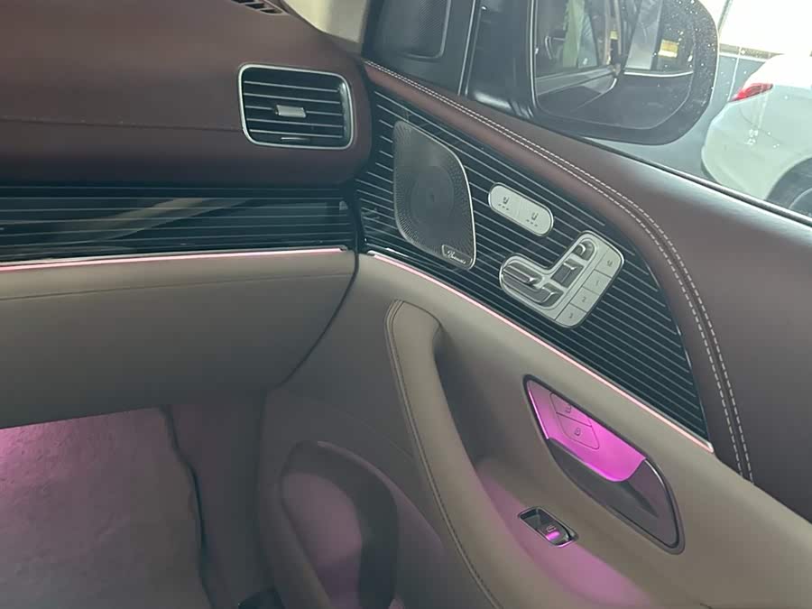 Mercedes-Benz Maybach GLS 2024 car image #11