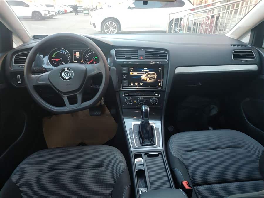 Volkswagen Golf Pure Electric 2020 car image #11