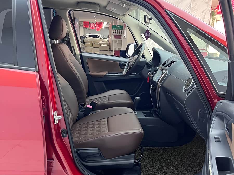 Suzuki SX4 2014 car image #11